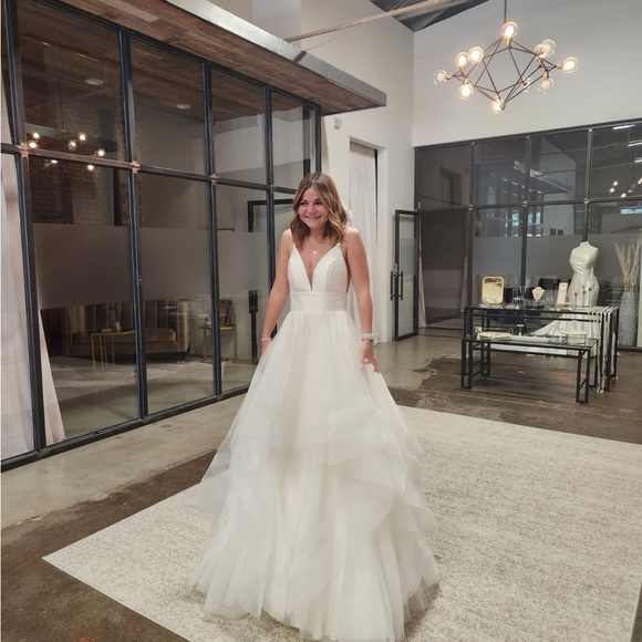 Stella York wedding dress size 2 NEVER BEEN WORN OR ALTERED - Picture 3 of 5